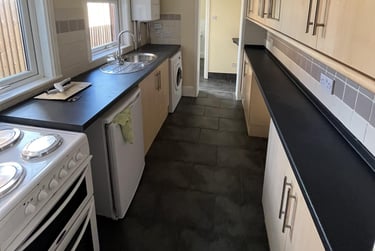 3 bed house, George Street, City Centre, Loughborough, LE115DQ - Image 2