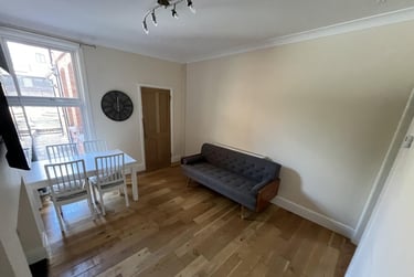 3 bed house, George Street, City Centre, Loughborough, LE115DQ - Image 1
