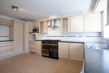4 bed house, Wren Close, City Centre, Loughborough, LE113HL - Image 1