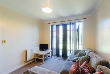 6 bed house, Kingfisher Way, City Centre, Loughborough, LE113NF - Image 2