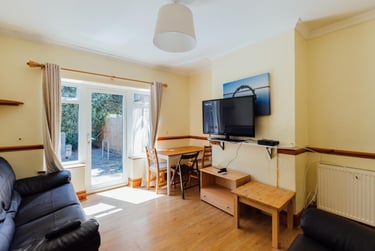 5 bed house, Oaklands Avenue, City Centre, Loughborough, LE113JF - Image 1