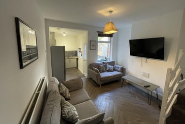 4 bed house, Paget Street, City Centre, Loughborough, LE115DU - Image 2