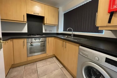 4 bed house, Goods Yard Close, City Centre, Loughborough, LE115EB - Image 2