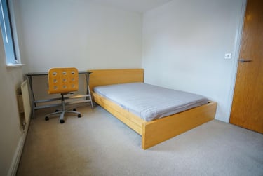 4 bed house, Goldfinch Close, City Centre, Loughborough, LE113HG - Image 2