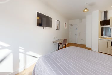 1 bed house, Lemyngton Street, City Centre, Loughborough, LE111UH - Image 1