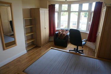3 bed house, Benscliffe Drive, City Centre, Loughborough, LE113JP - Image 2