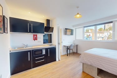 1 bed house, Lemyngton Street, City Centre, Loughborough, LE111UH - Image 1