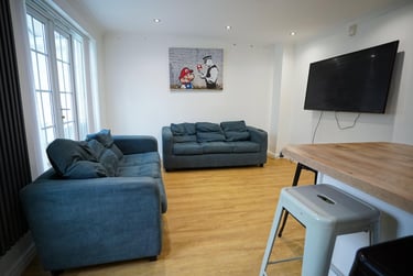 6 bed house, Wren Close, City Centre, Loughborough, LE113HL - Image 1