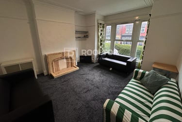 6 bed house, Manor Terrace, Headingley, Leeds, LS61BU - Image 1
