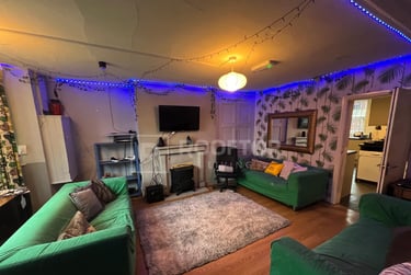 6 bed house, Inglewood Terrace, Rampart Road, Leeds, LS62HT - Image 1