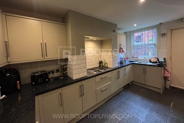 6 bed house, Inglewood Terrace, Rampart Road, Leeds, LS62HT - Image 7