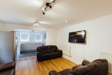 5 bed house, Moorhen Way, City Centre, Loughborough, LE113HH - Image 3