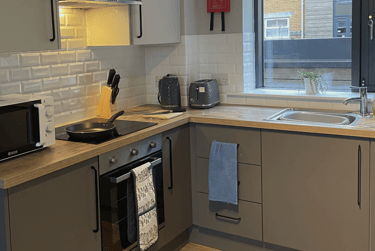 Classic 4 Bed Apartment at Emily Davies, Western Esplanade, Portswood, Southampton, SO152PU - Image 2