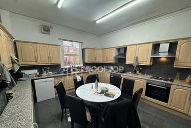 8 bed house, Consort Terrace, Woodhouse, Leeds, LS31ET - Image 5