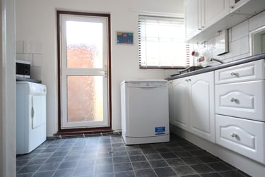 4 bed house, Wakenshaw Road, Gilesgate, Durham, DH11EW - Image 5