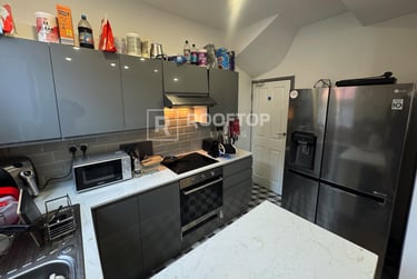 4 bed house, Pennington Terrace, Rampart Road, Leeds, LS62JJ - Image 1