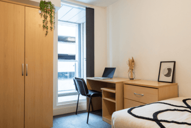 Silver Non Ensuite - Top Floor - Image 3