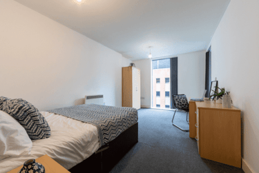 Gold Non Ensuite Top Floor - Image 1