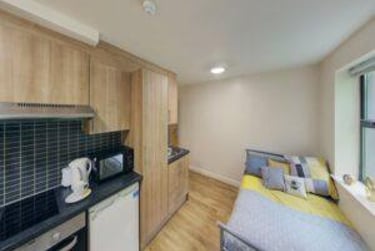 Gold Studio at Hotwells House, 192-216 Hotwell Road, Clifton, Bristol, BS84UR - Image 3