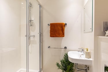 Modern Classic Ensuite - Image 5