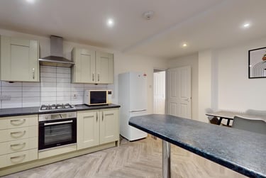 5 bed house, Heaton Road, Withington, Manchester, M204PX - Image 1