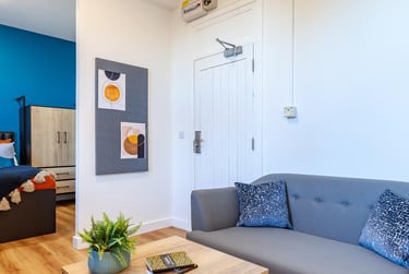 Premium 1 Bed at The Priory, Springfield Mount, University Of Leeds, Leeds, LS29NG - Image 1