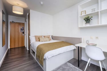Premier Ensuite at Charles Morton Court, 37-43 Green Lanes, Newington Green, London, N169BS - Image 1