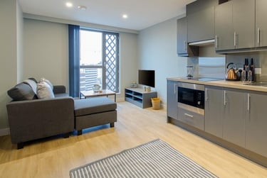 Penthouse 2 Bed Apartment at Symons House, Belgrave Street, Burley Park, Leeds, LS28DD - Image 9