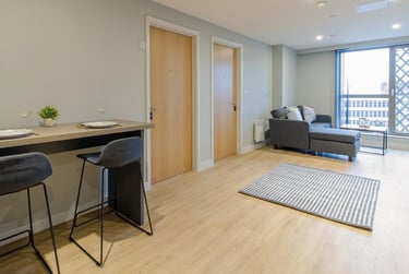 Penthouse 2 Bed Apartment - Image 16