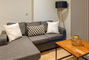 Classic 4 Bed Ensuite at Symons House, Belgrave Street, Burley Park, Leeds, LS28DD - Image 11