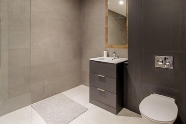 Penthouse 1 Bed Apartment - Image 34