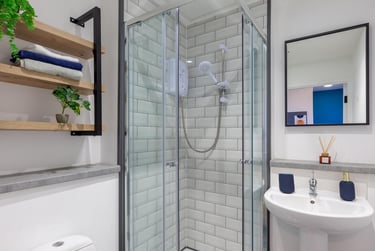 Classic Ensuite at The Priory, Springfield Mount, University Of Leeds, Leeds, LS29NG - Image 2