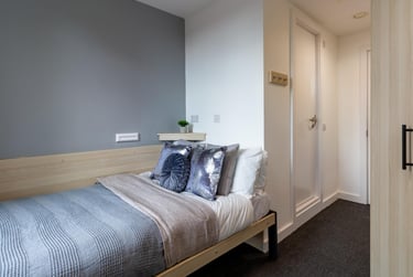Classic Plus 4 Bed Ensuite at Straits Village, 123 Huntingdon Street, The Old Meadows, Nottingham, NG13NG - Image 1