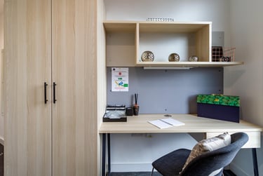 Classic Plus 4 Bed Ensuite at Straits Village, 123 Huntingdon Street, The Old Meadows, Nottingham, NG13NG - Image 2