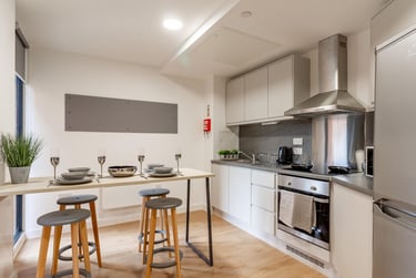 Classic Plus 4 Bed Ensuite at Straits Village, 123 Huntingdon Street, The Old Meadows, Nottingham, NG13NG - Image 9