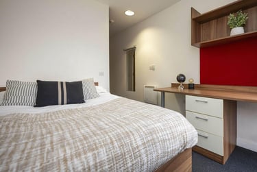 Standard En-suite - Image 1