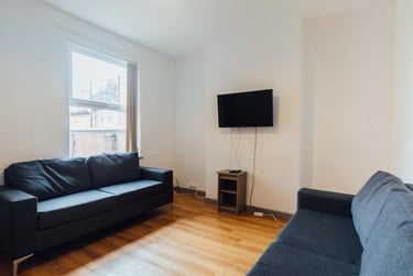 6 bed house, Storer Road, City Centre, Loughborough, LE115EH - Image 2