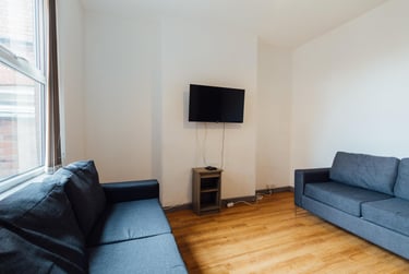 6 bed house, Storer Road, City Centre, Loughborough, LE115EH - Image 1