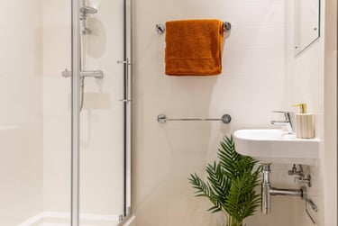 Standard Ensuite - Image 7