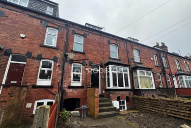 2 bed house, Royal Park Terrace, Hyde Park, Leeds, LS61EX - Image 2