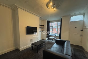 2 bed house, Royal Park Terrace, Hyde Park, Leeds, LS61EX - Image 3