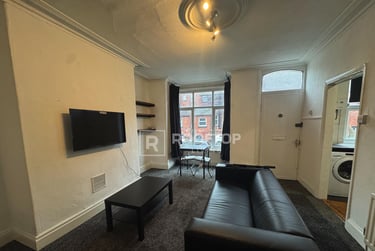 2 bed house, Royal Park Terrace, Hyde Park, Leeds, LS61EX - Image 12