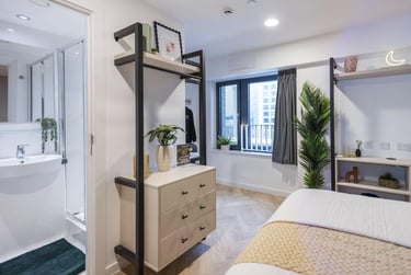 Classic Ensuite at Arcadian, 260 Huntingdon Street, City Centre, Nottingham, NG13NB - Image 14