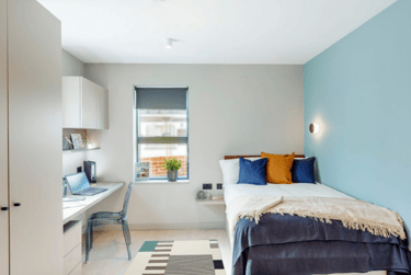 Executive Studio at The Garage, 98 Harvest Road, Egham, TW200QR - Image 1