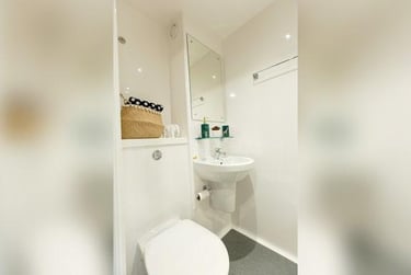 Large Studio Accessible at Luneside, St Georges Quay, Fairfield, Lancaster, LA15JT - Image 4