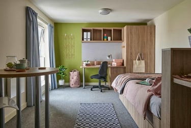 Deluxe Accessible Studio - Image 5