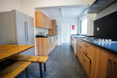 8 bed house, Derby Road, City Centre, Loughborough, LE115AG - Image 2