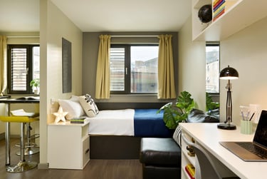 Silver Studio with Wet Room - Image 1