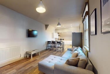 8 bed house, Ashby Road, City Centre, Loughborough, LE113AD - Image 1