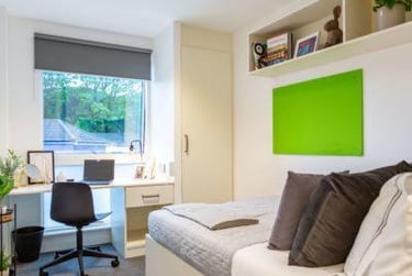 Deluxe Ensuite - Image 1